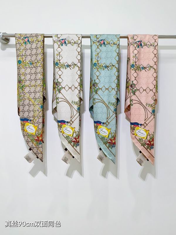 Gucci silk scarf hm22